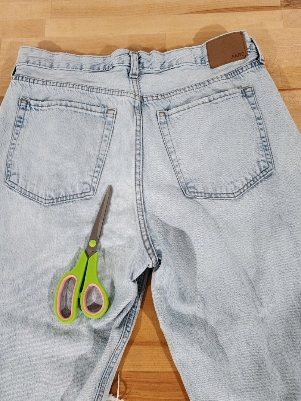 Aeropostale 90s Baggy Jeans Womens 14 Very Distressed Light Wash Festival Street - Picture 5 of 16
